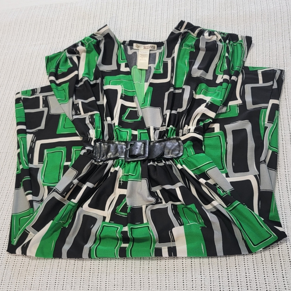 ❤️‍🔥$5~ Sixteen Short Sleeve Midi Dress Geometric Kelly Green Colorblock
